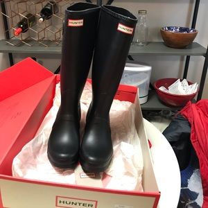 Hunger boots, size 10 black, never worn